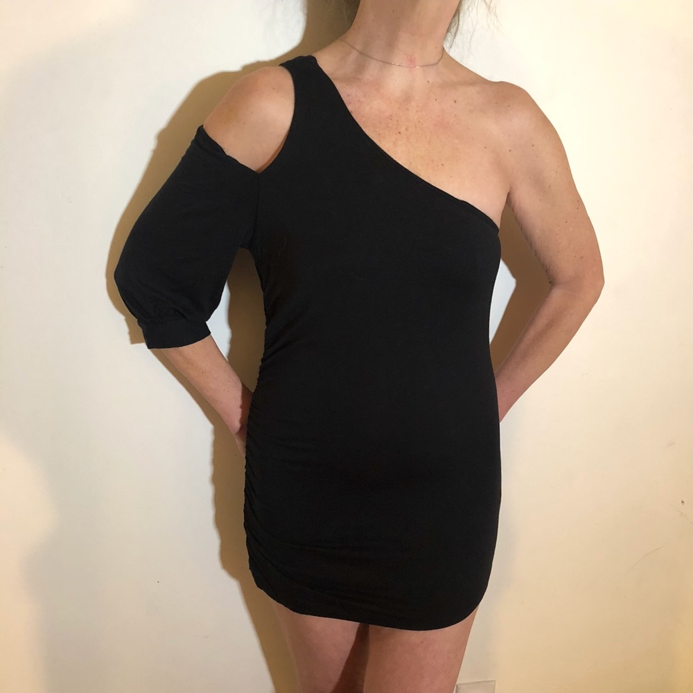 One shoulder black long shirt
